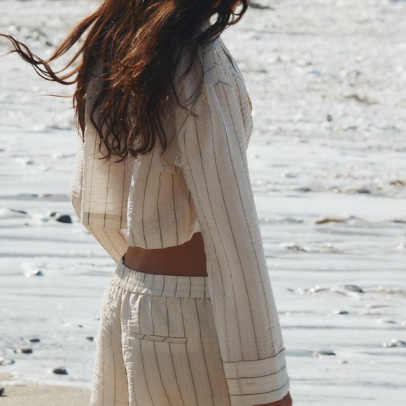 Zara NWT wrinkled effect long sleeve collared button front cropped shirt - Picture 13 of 14